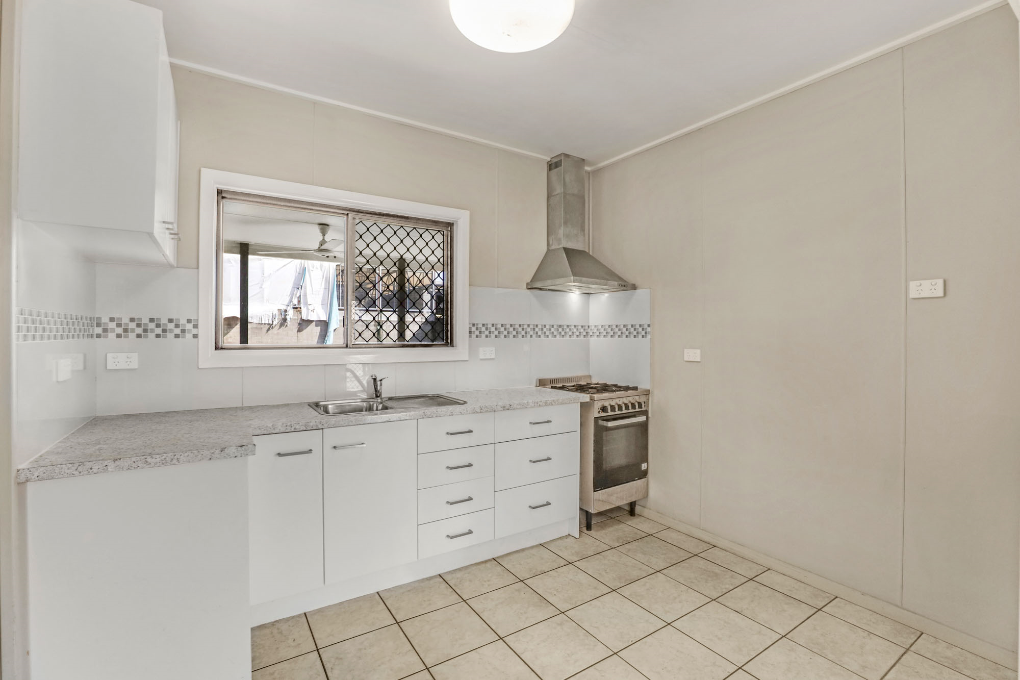 253 Spence Street, Bungalow - Thumbnail 6