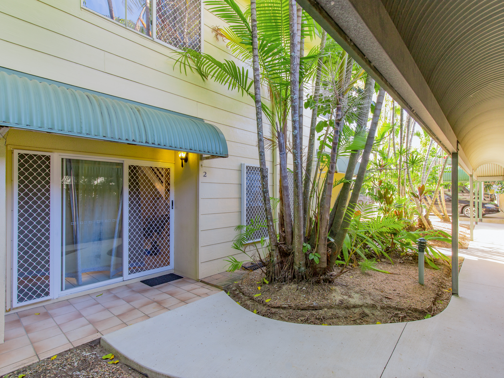 2/9 Balaclava Rd, Earlville - Thumbnail 2