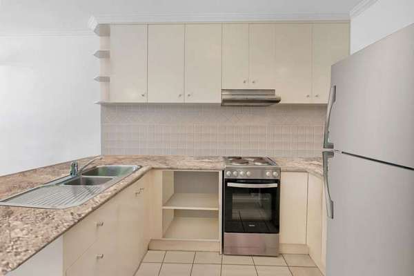 3/426 McCOOMBE STREET, Mooroobool - Thumbnail 4