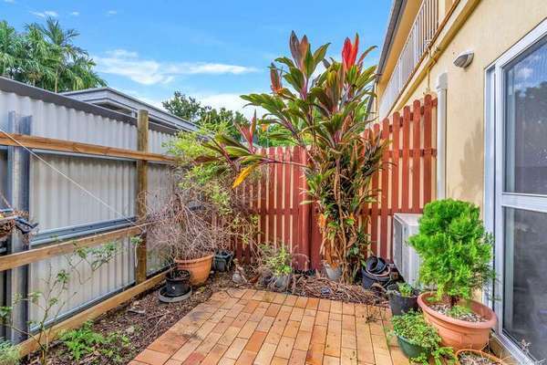 3/426 McCOOMBE STREET, Mooroobool - Thumbnail 3