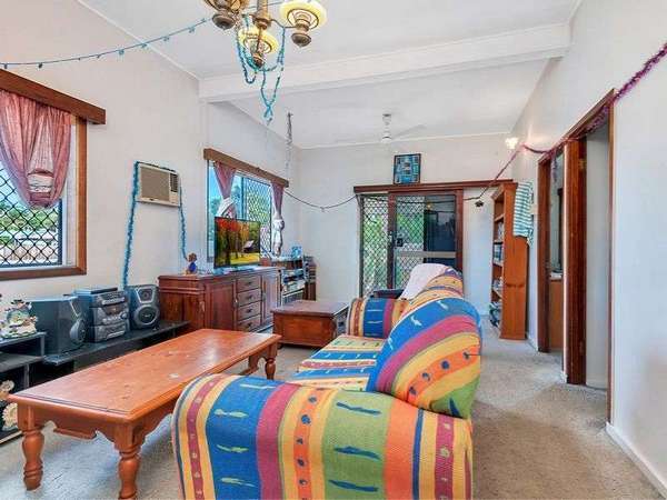32 Miles Street, Manoora - Thumbnail 2