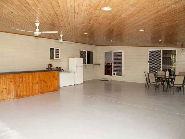 1 Mackellar Close, Edmonton - Thumbnail 2