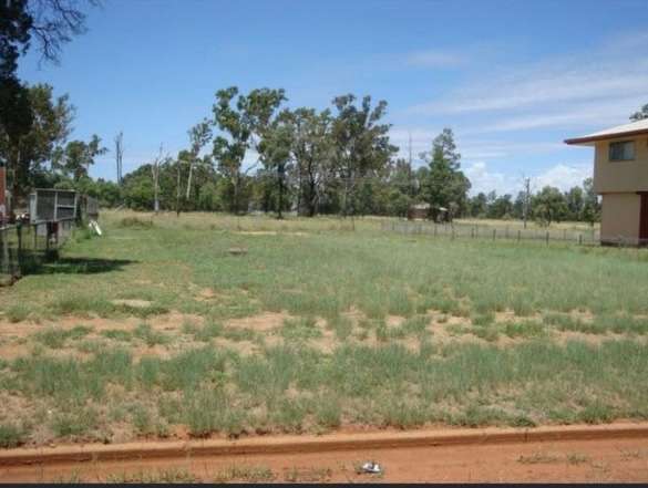 10 CYPRESS STREET, Charleville - Thumbnail 2