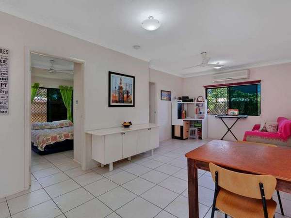 2/108 Callaghan Street, Mooroobool - Thumbnail 3