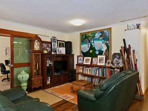 46 Creedy Street, Westcourt - Thumbnail 3
