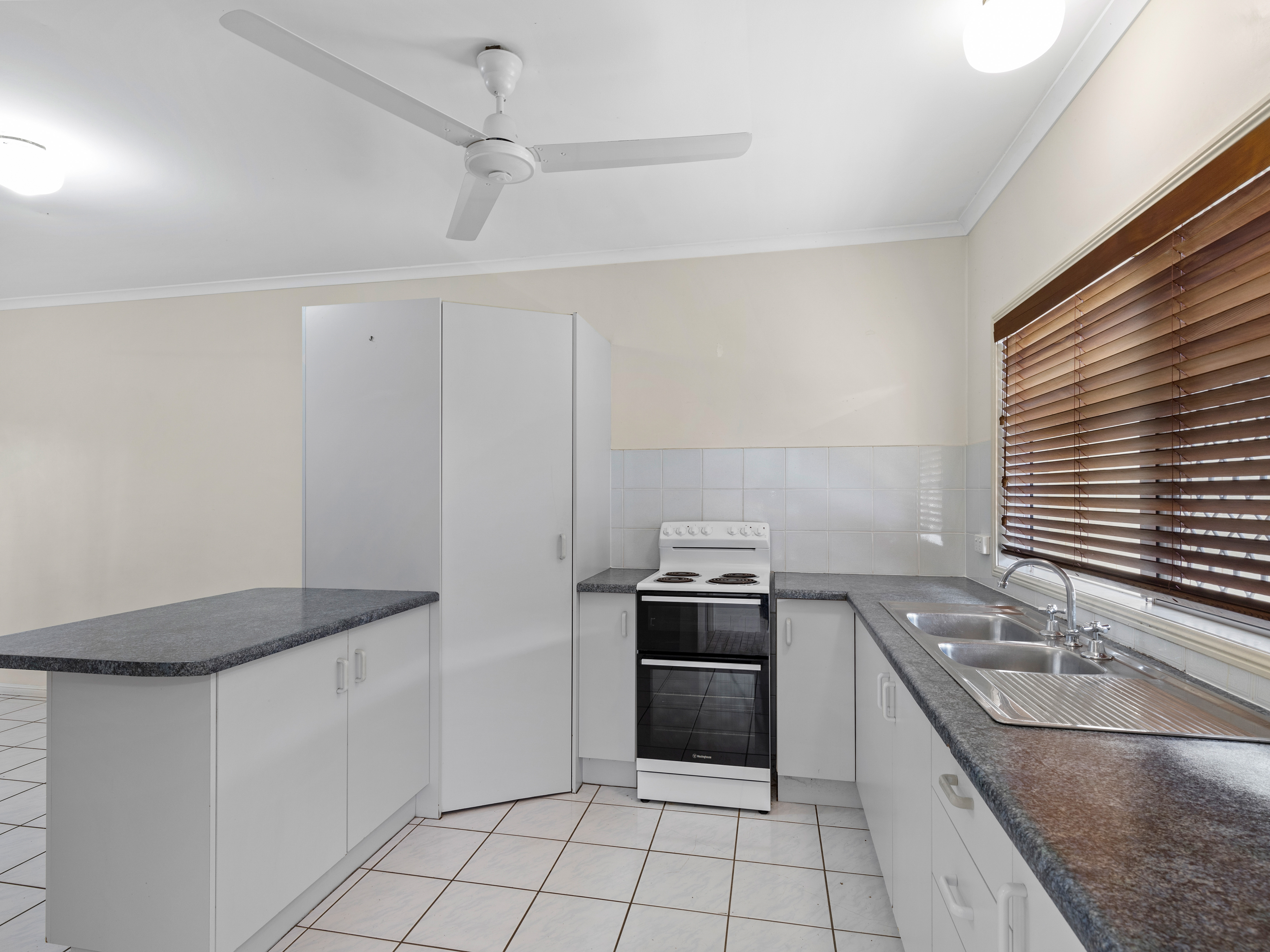 37 MINTARO CRESCENT, Woree - Thumbnail 2