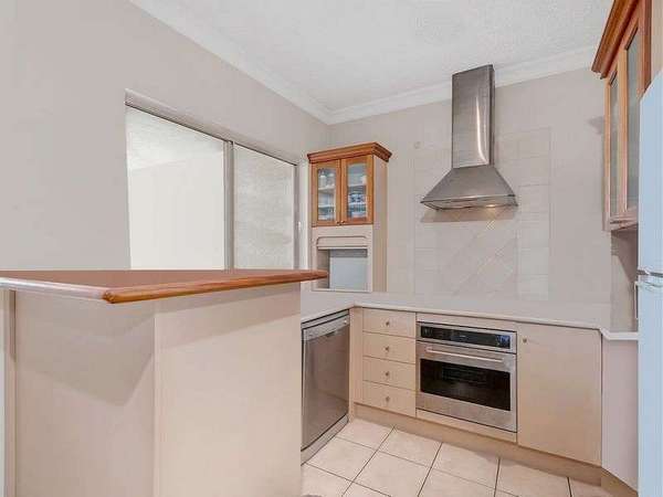 809/2 Greenslopes Street, Cairns North - Thumbnail 2