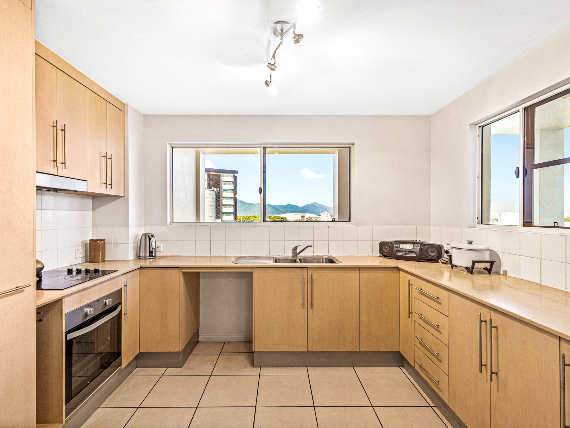 18/79 Spence Street, Cairns City - Thumbnail 3