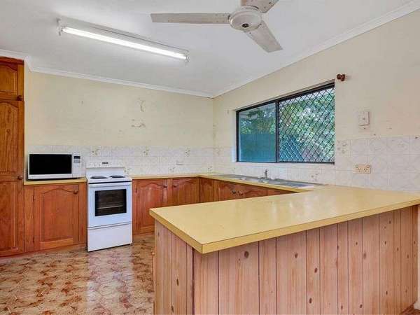 25 Pomona Avenue, Mooroobool - Thumbnail 4