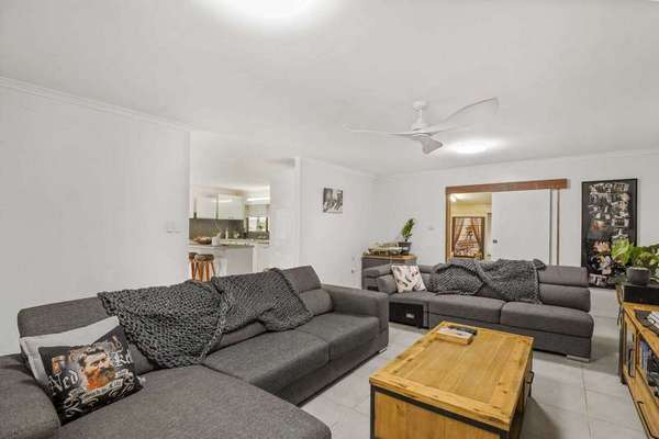 6-8 Pennine Close, Smithfield - Thumbnail 2