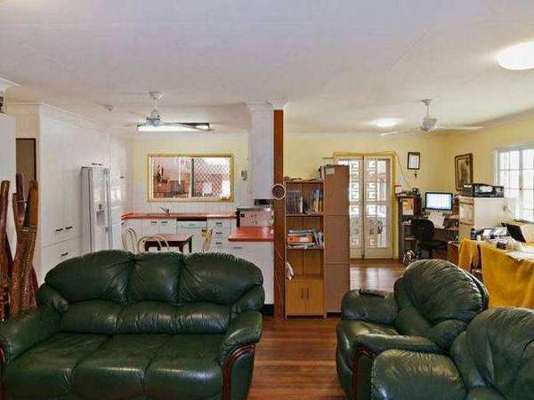 46 Creedy Street, Westcourt - Thumbnail 2