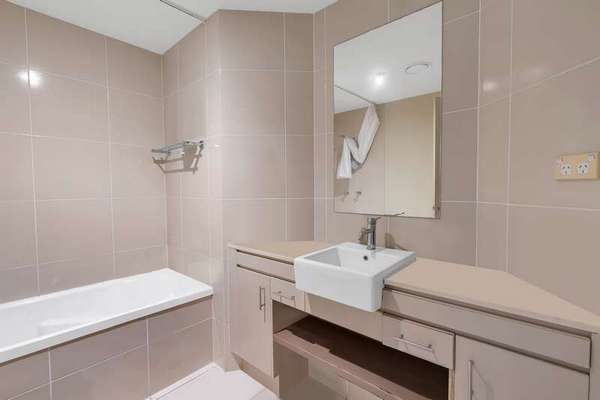 421/12-21 Gregory Street, Westcourt - Thumbnail 7