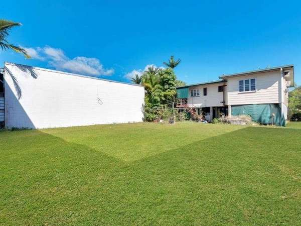 74 Morehead Street, Bungalow - Thumbnail 2