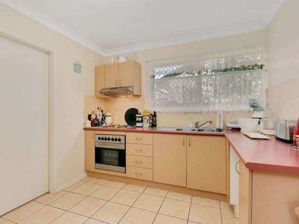 7 Silky Oak Court, Mooroobool - Thumbnail 2