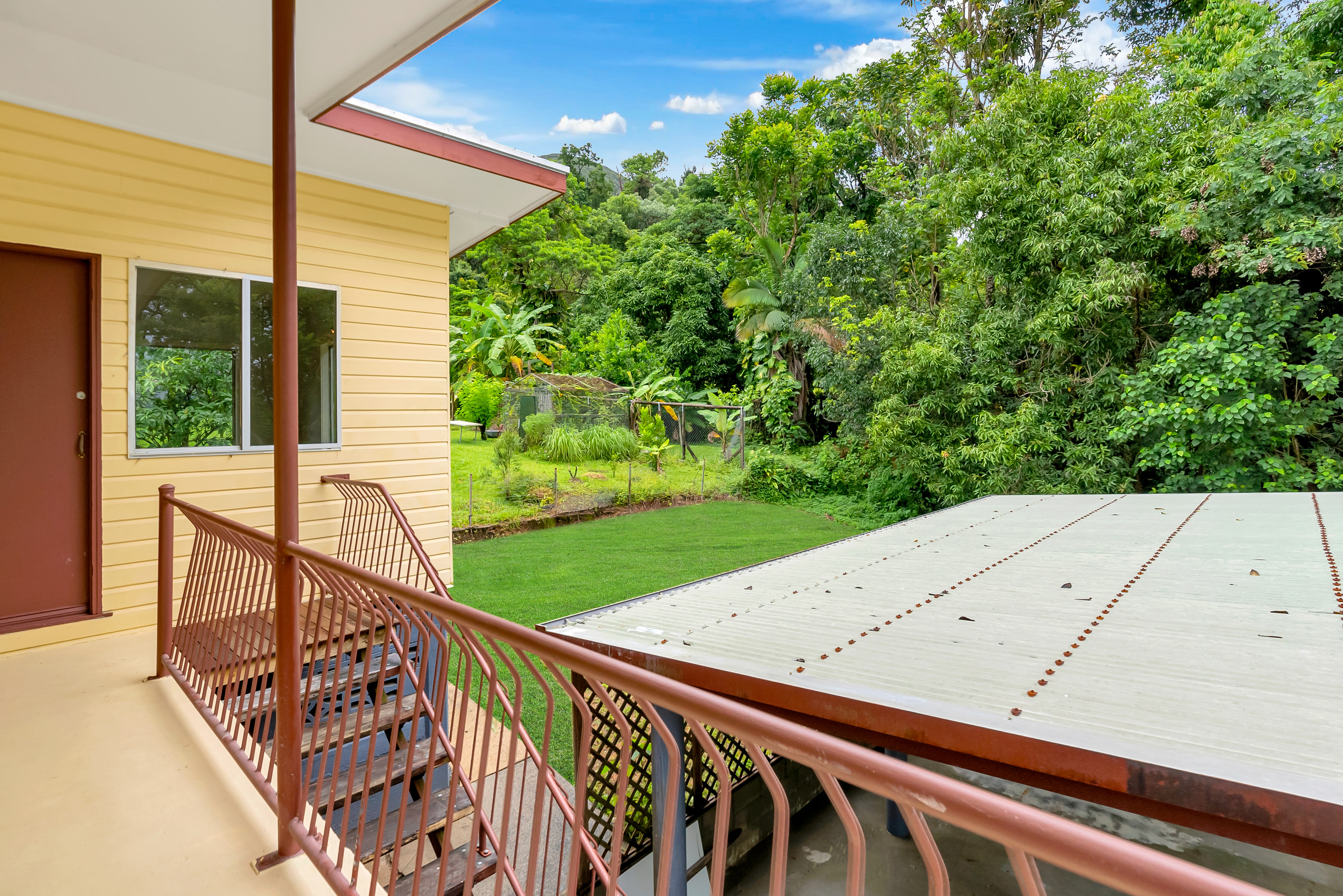 2 BELL ST, Tully - Thumbnail 2