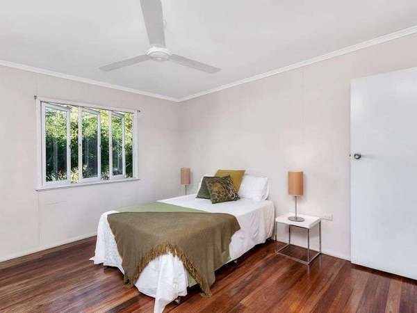 9 Jackson Close, Westcourt - Thumbnail 7