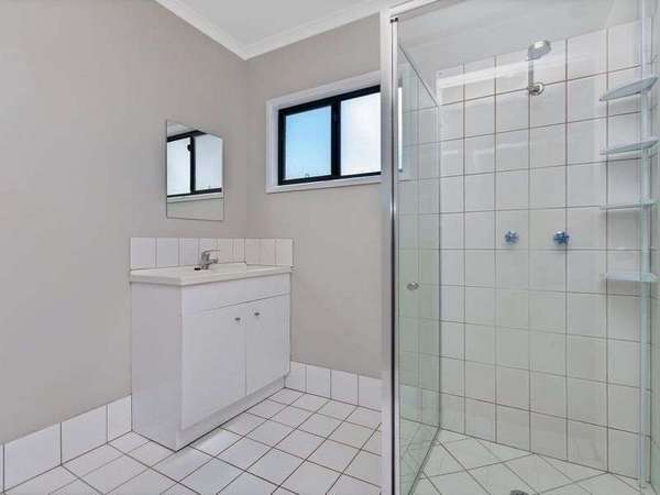 90 Giffin Road, White Rock - Thumbnail 7