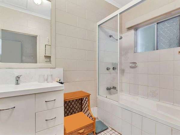 9 Bathurst Drive,, Bentley Park - Thumbnail 4
