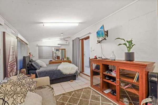 6-8 Pennine Close, Smithfield - Thumbnail 6