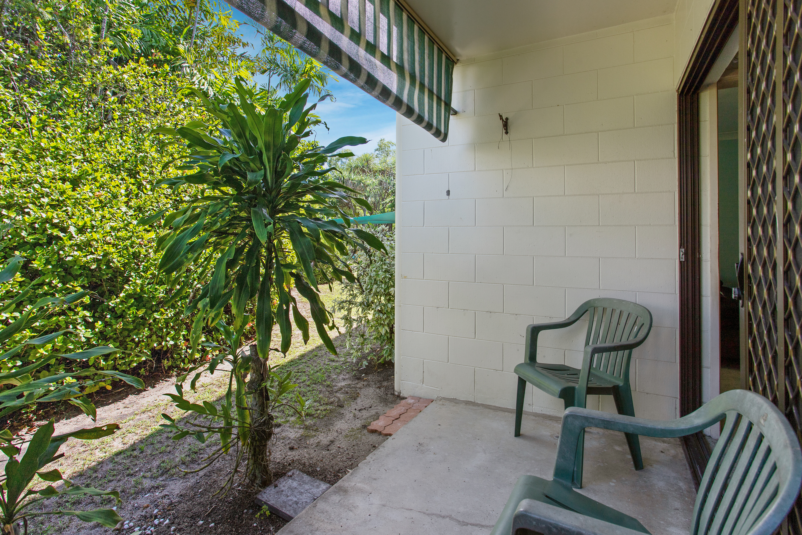 2/4 Hector Close, Westcourt - Thumbnail 8