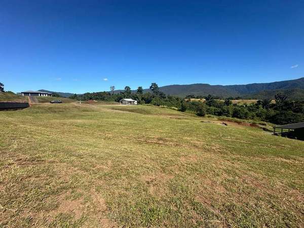 6 Caprice Place, Goldsborough - Thumbnail 3