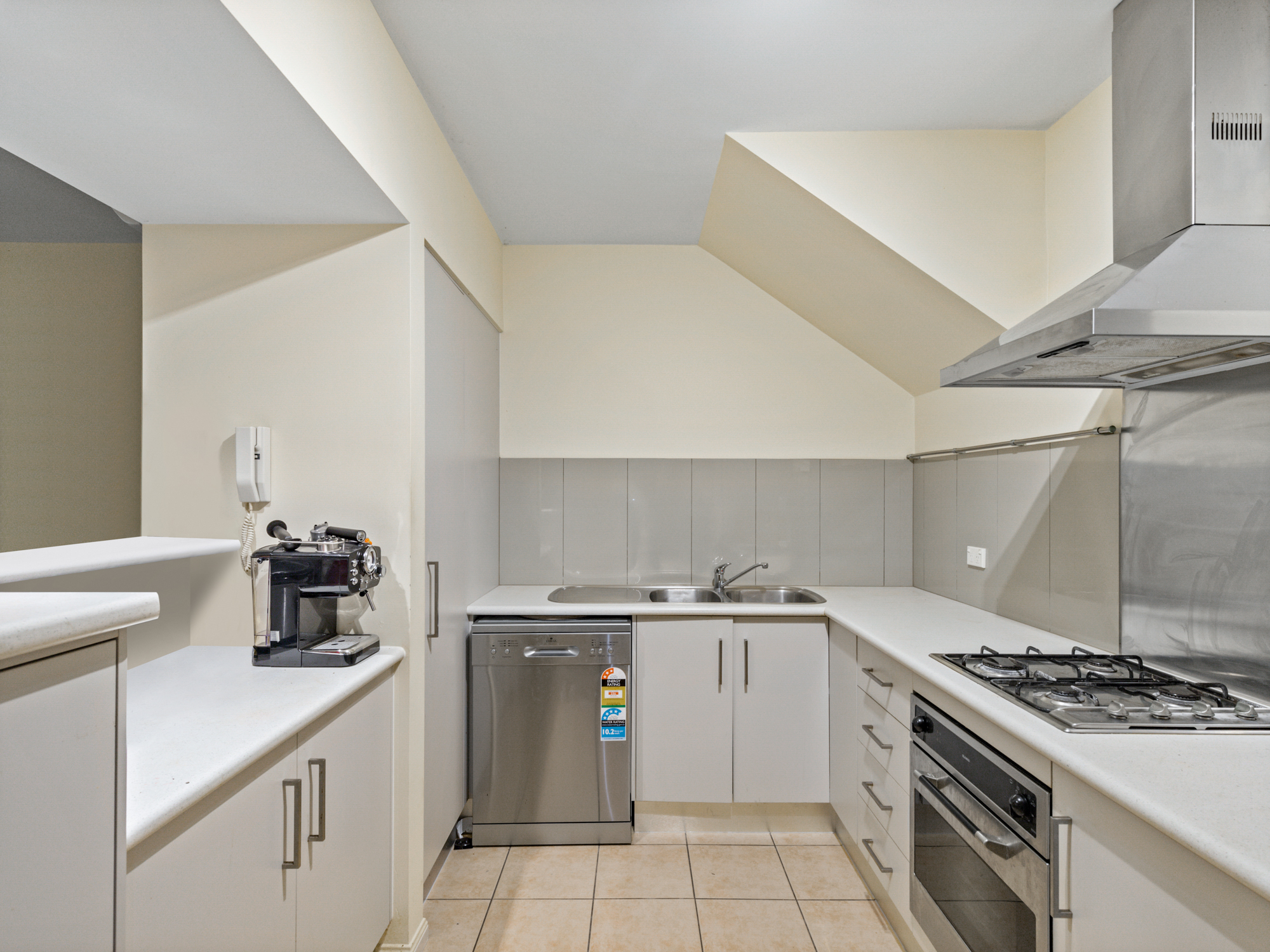 105/2 Greenslopes Street, Cairns North - Thumbnail 4