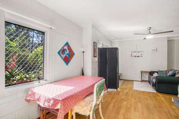 201 Aumuller Street, Bungalow - Thumbnail 5