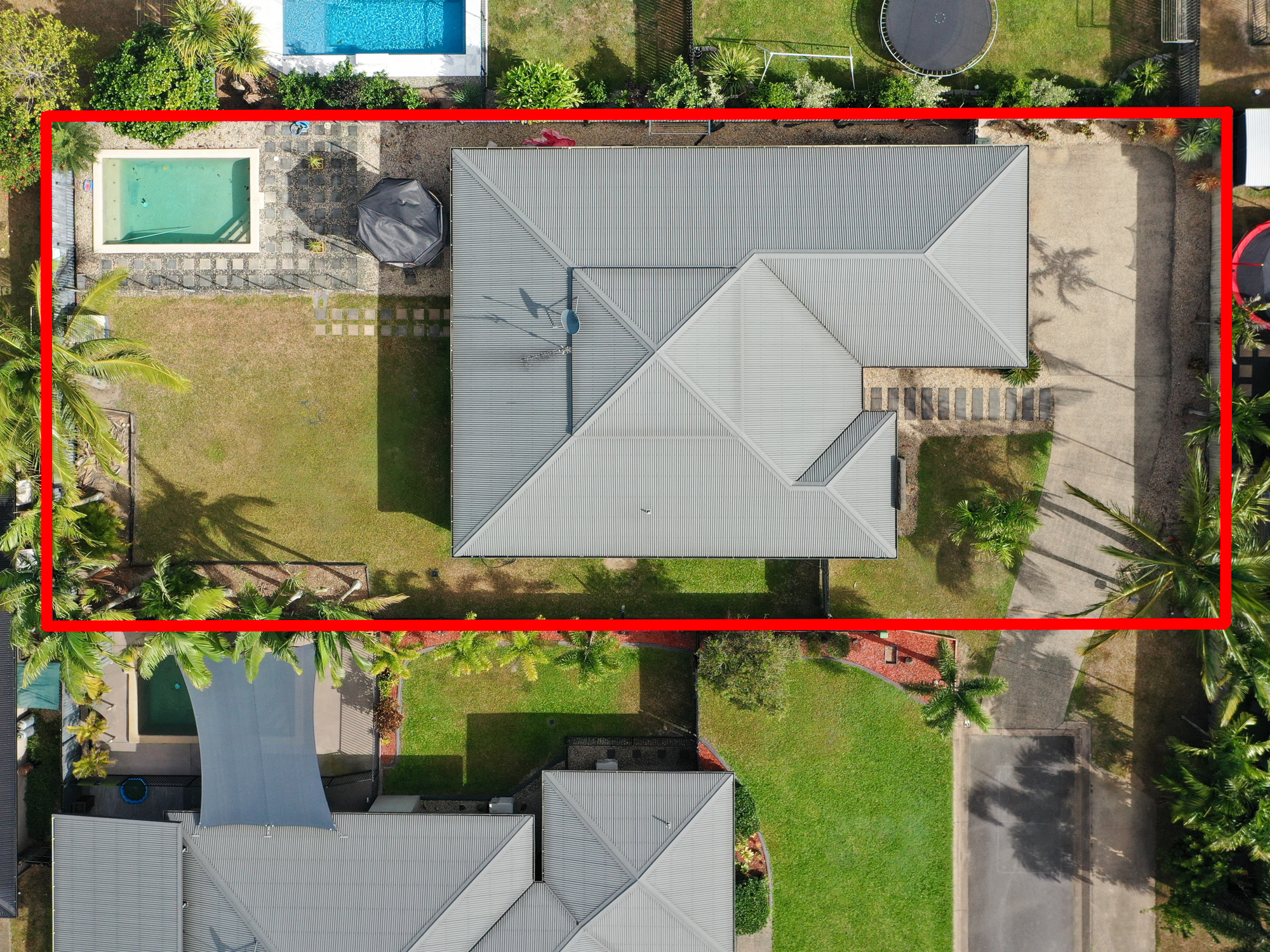 14 Mallory Close, Edmonton - Thumbnail 2
