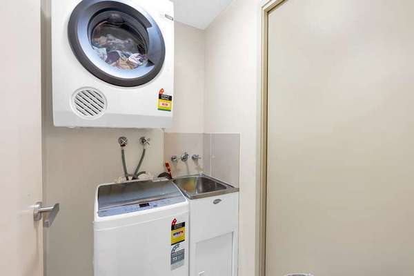 421/12-21 Gregory Street, Westcourt - Thumbnail 8