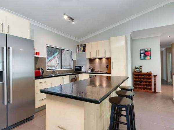 1 Powell Place, Bentley Park - Thumbnail 3