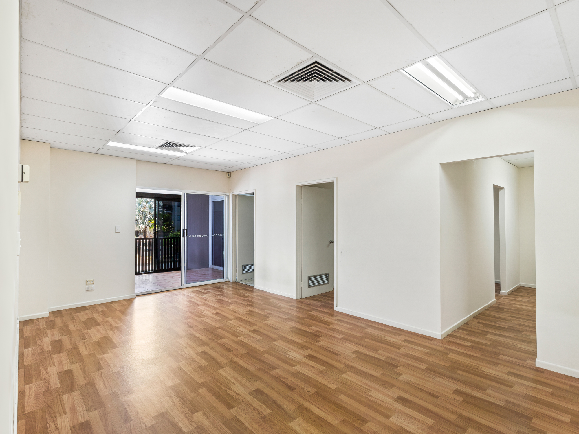 22 Minnie Street, Cairns City - Thumbnail 4