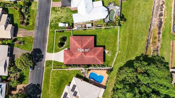 15 Hazelwood Close, Mount Sheridan - Thumbnail 2