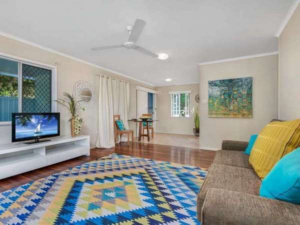 9 Jackson Close, Westcourt - Thumbnail 4