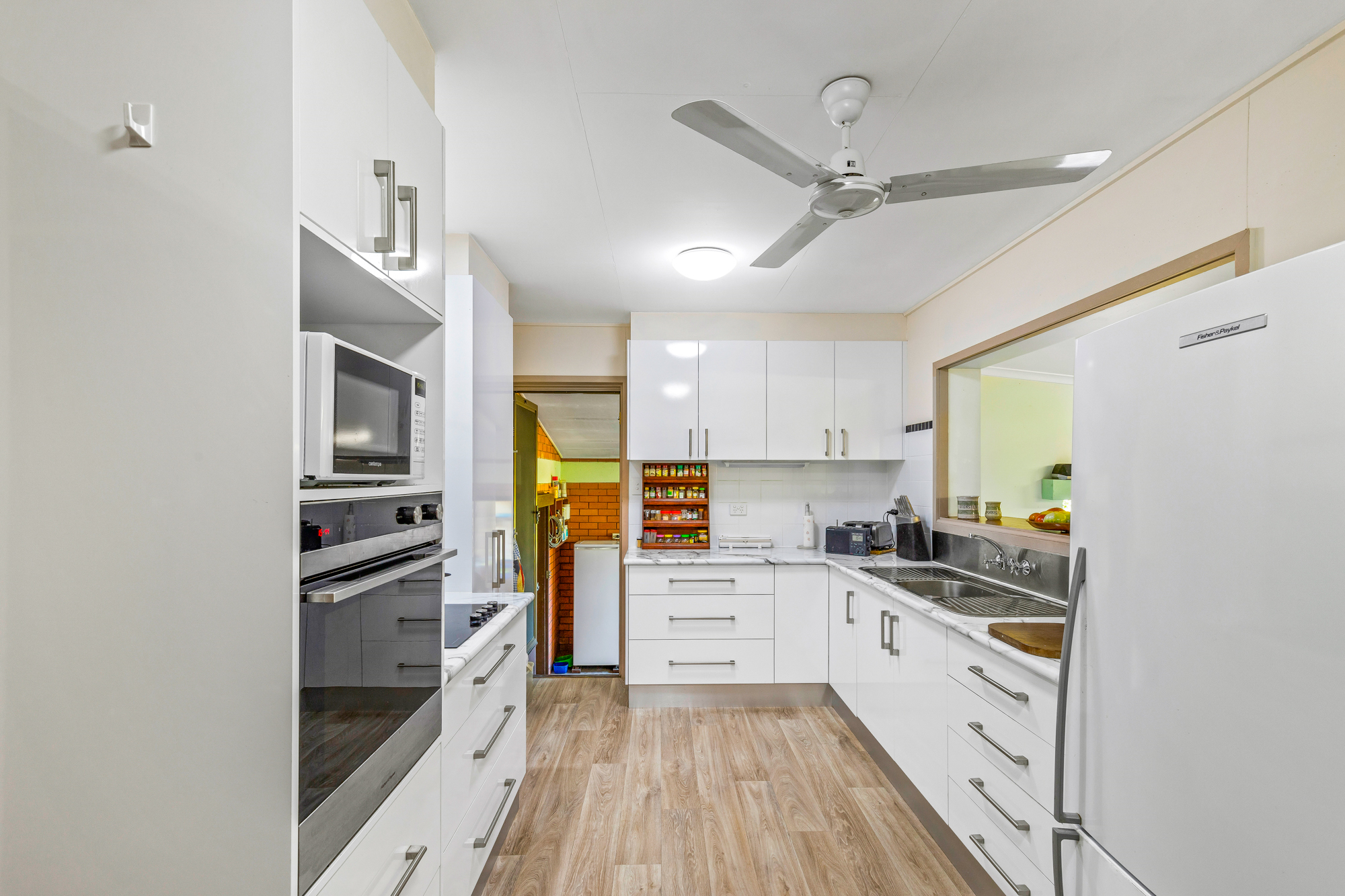 10-12 Skull Road, White Rock - Thumbnail 8