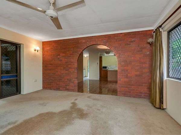 25 Pomona Avenue, Mooroobool - Thumbnail 7
