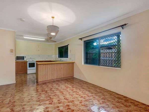 25 Pomona Avenue, Mooroobool - Thumbnail 5