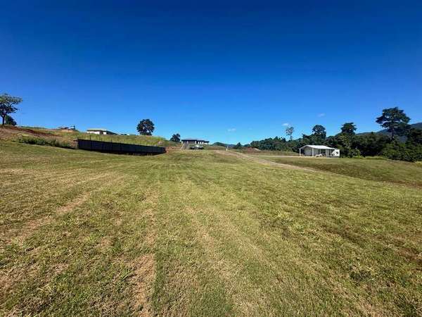 6 Caprice Place, Goldsborough - Thumbnail 2