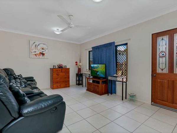 2/108 Callaghan Street, Mooroobool - Thumbnail 4