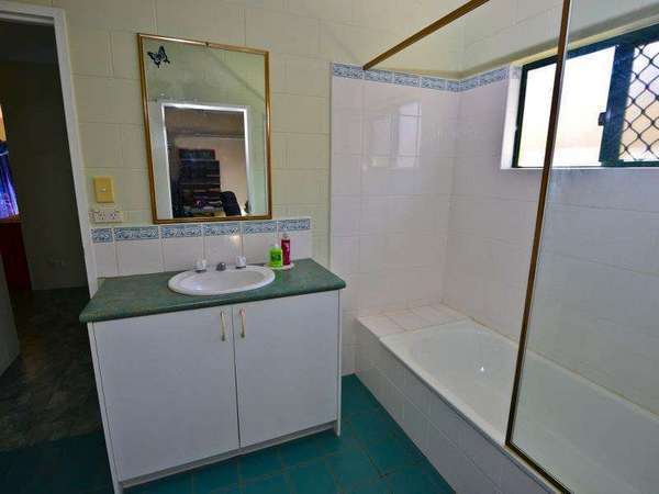 18 Silky Oak Court, Mooroobool - Thumbnail 8