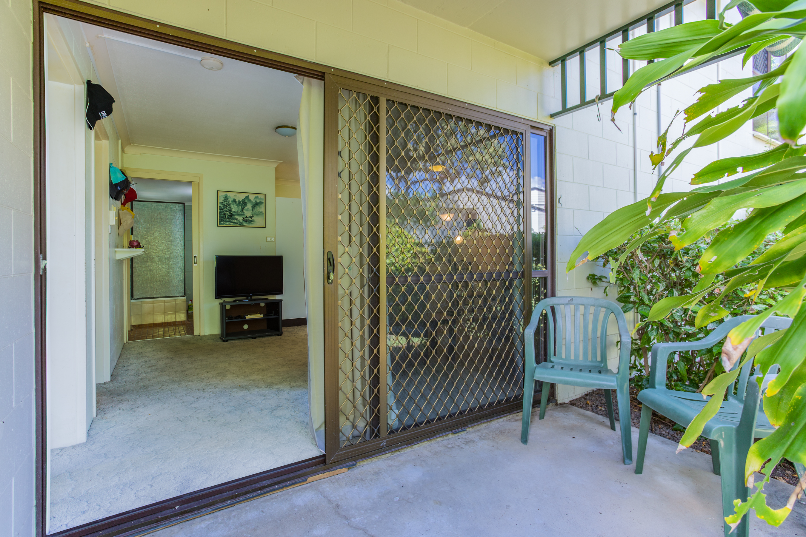 2/4 Hector Close, Westcourt - Thumbnail 5