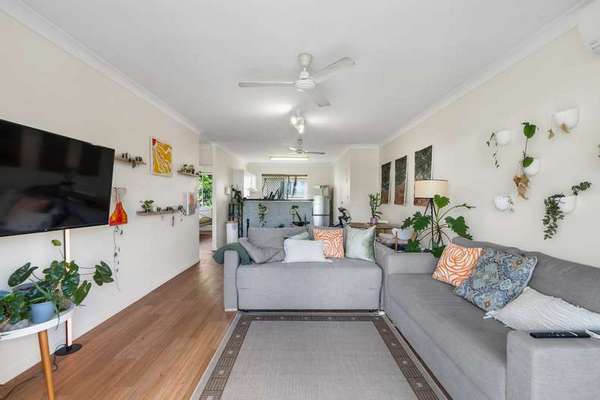 3/8 Springfield Crescent, Manoora - Thumbnail 2
