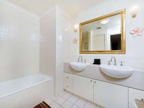 2 Greenslopes Street, Cairns North - Thumbnail 8