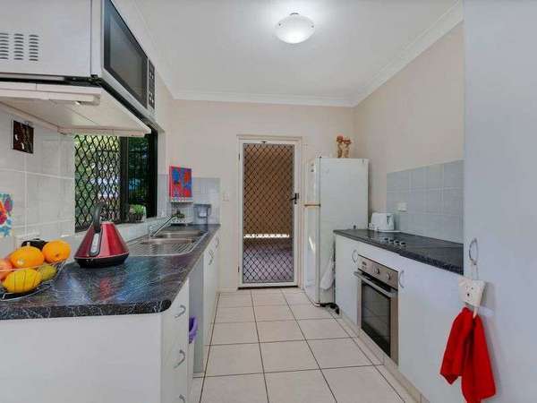 2/108 Callaghan Street, Mooroobool - Thumbnail 5
