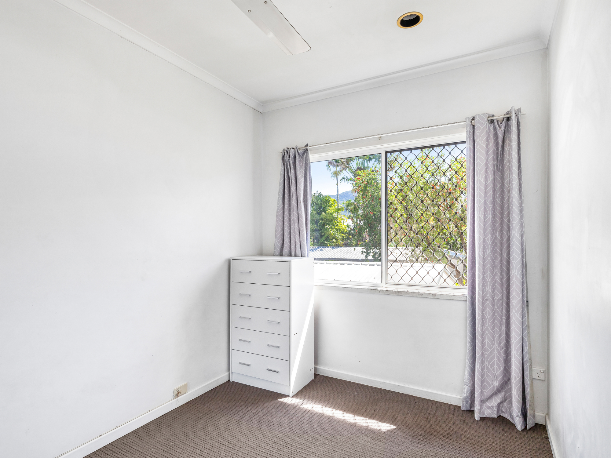 2/9 Balaclava Rd, Earlville - Thumbnail 6