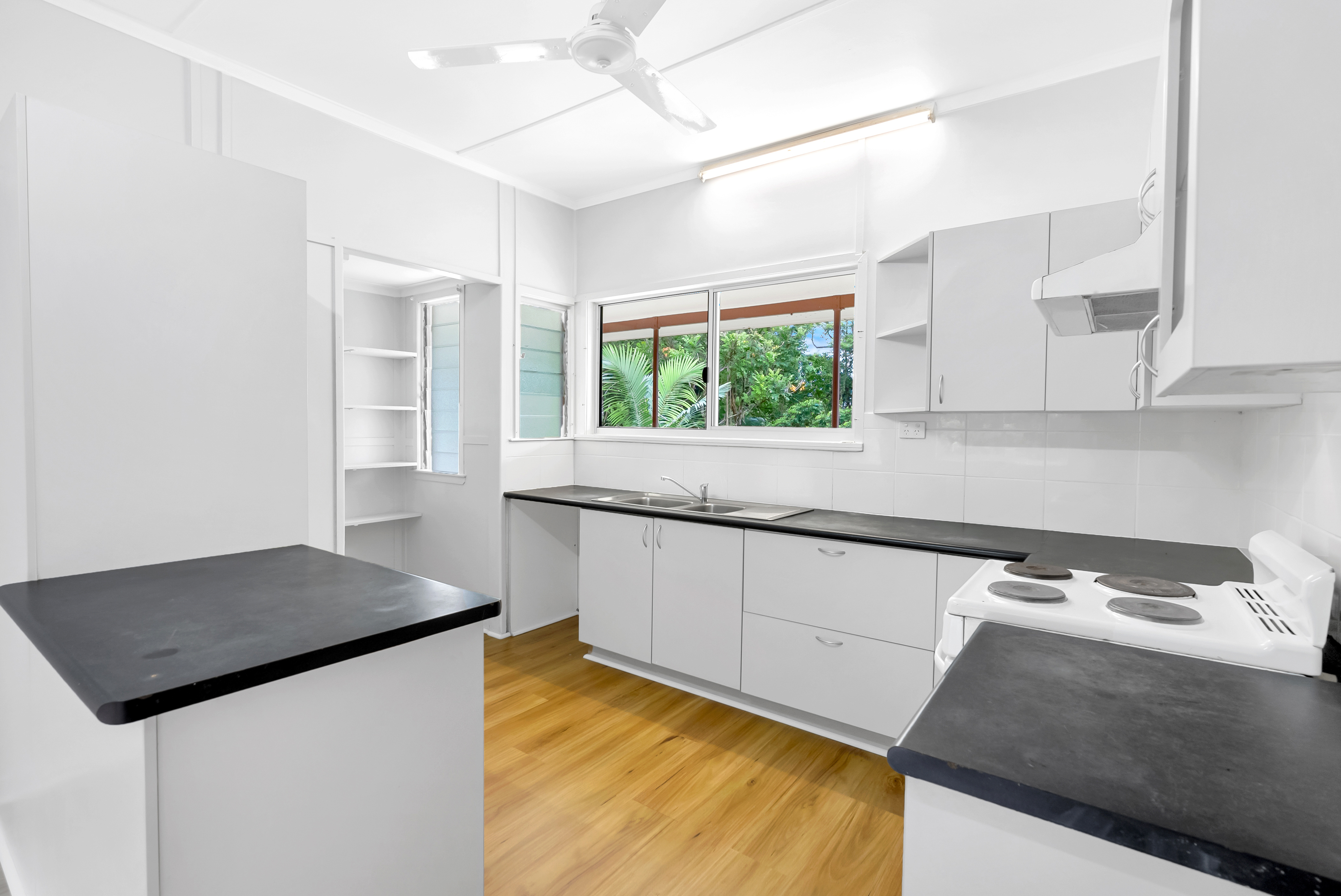 2 BELL ST, Tully - Thumbnail 4