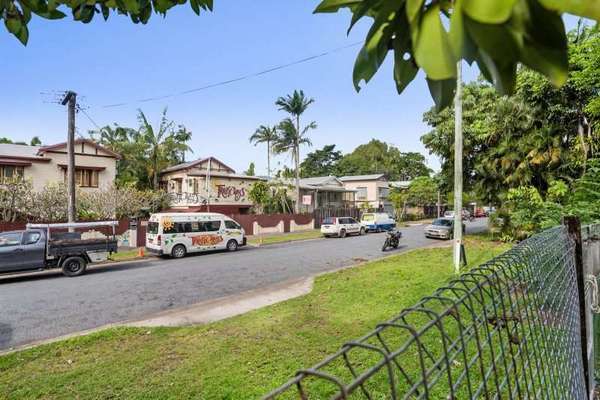 200 Buchan Street, Bungalow - Thumbnail 4