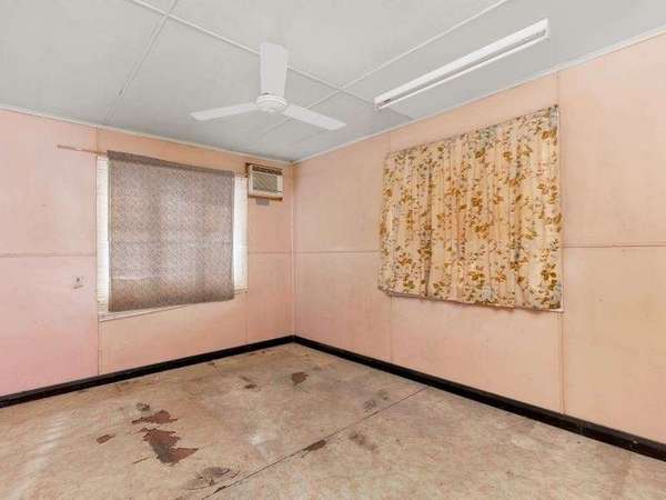 74 Morehead Street, Bungalow - Thumbnail 6