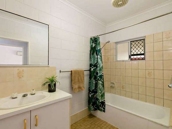 2 Roebuck Close, Bentley Park - Thumbnail 8