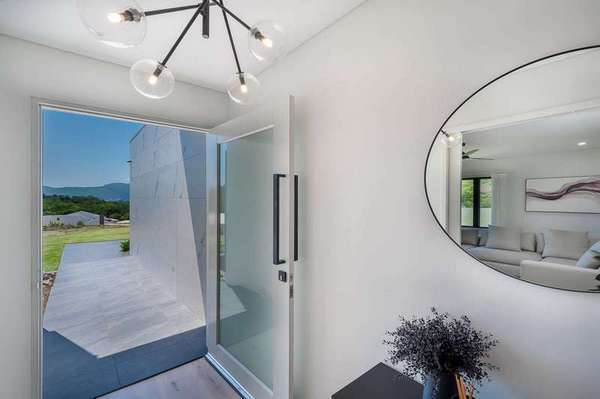 26 Luderick Street, Kanimbla - Thumbnail 3