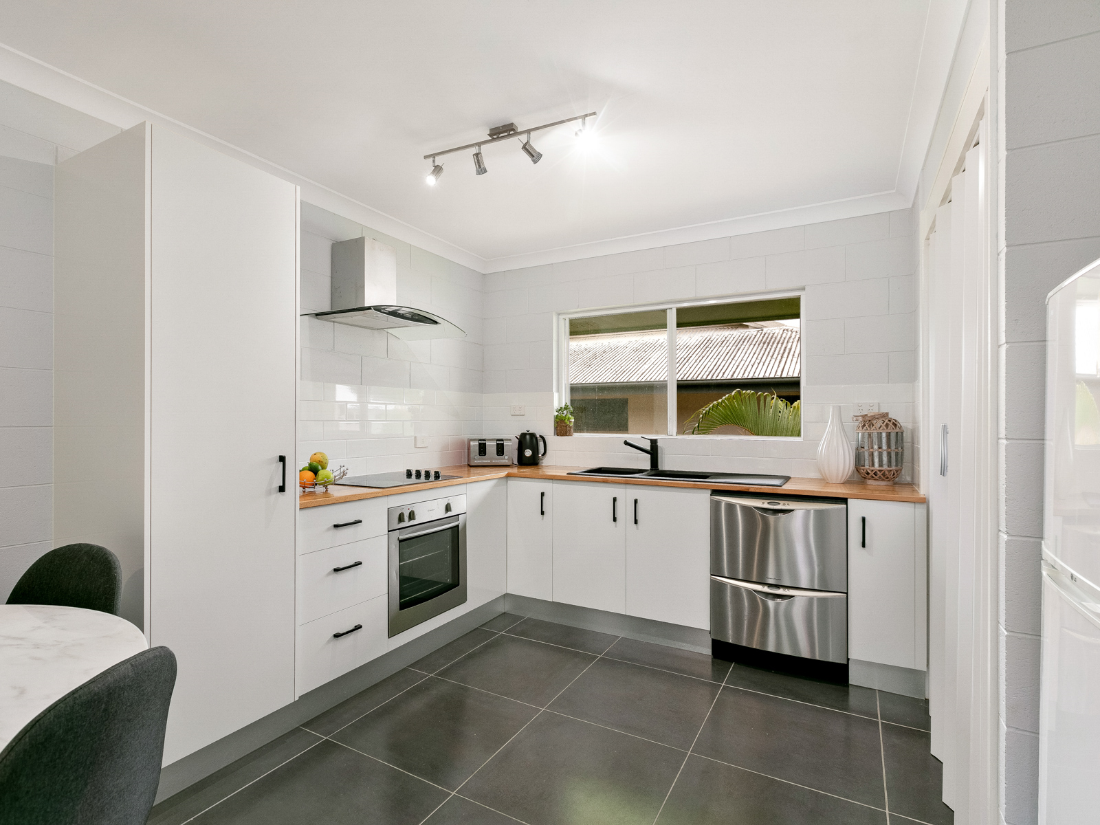 6/12 Girralong Street, Woree - Image 1
